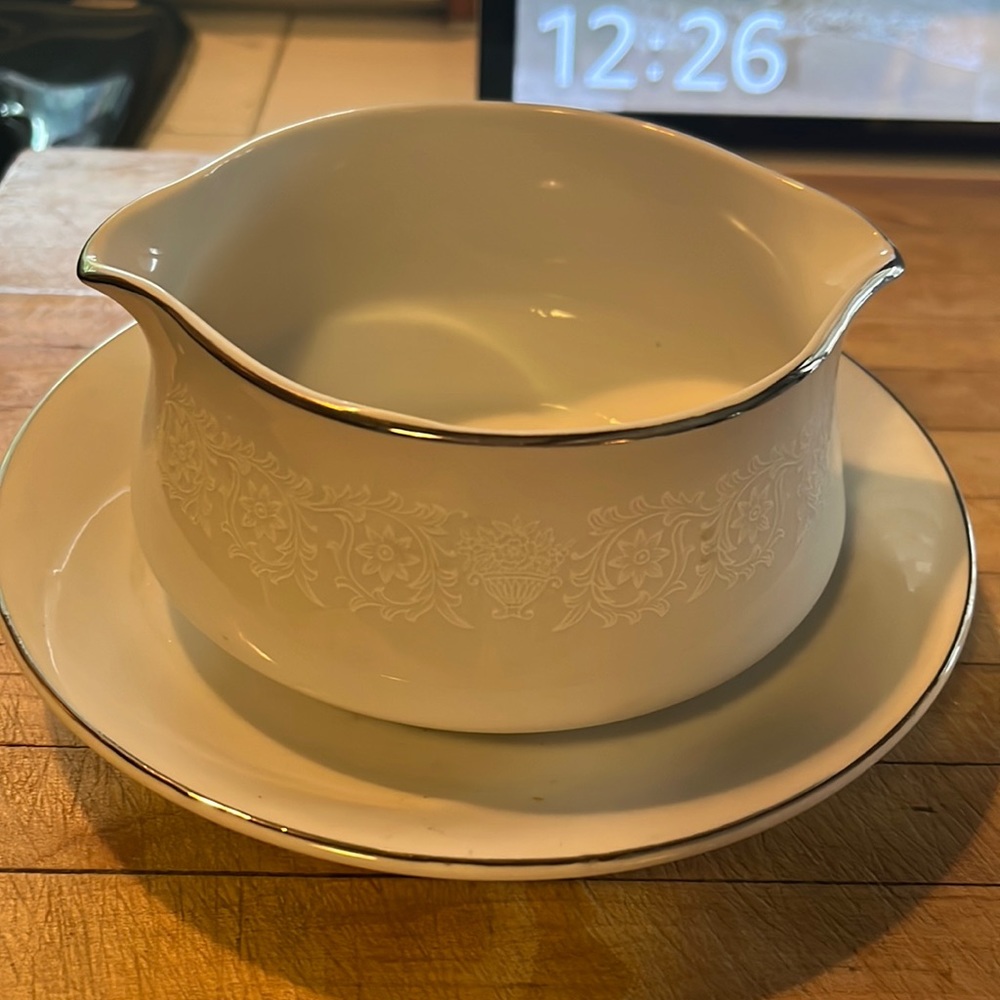 Gravy server crown Victoria Lovelace fine china